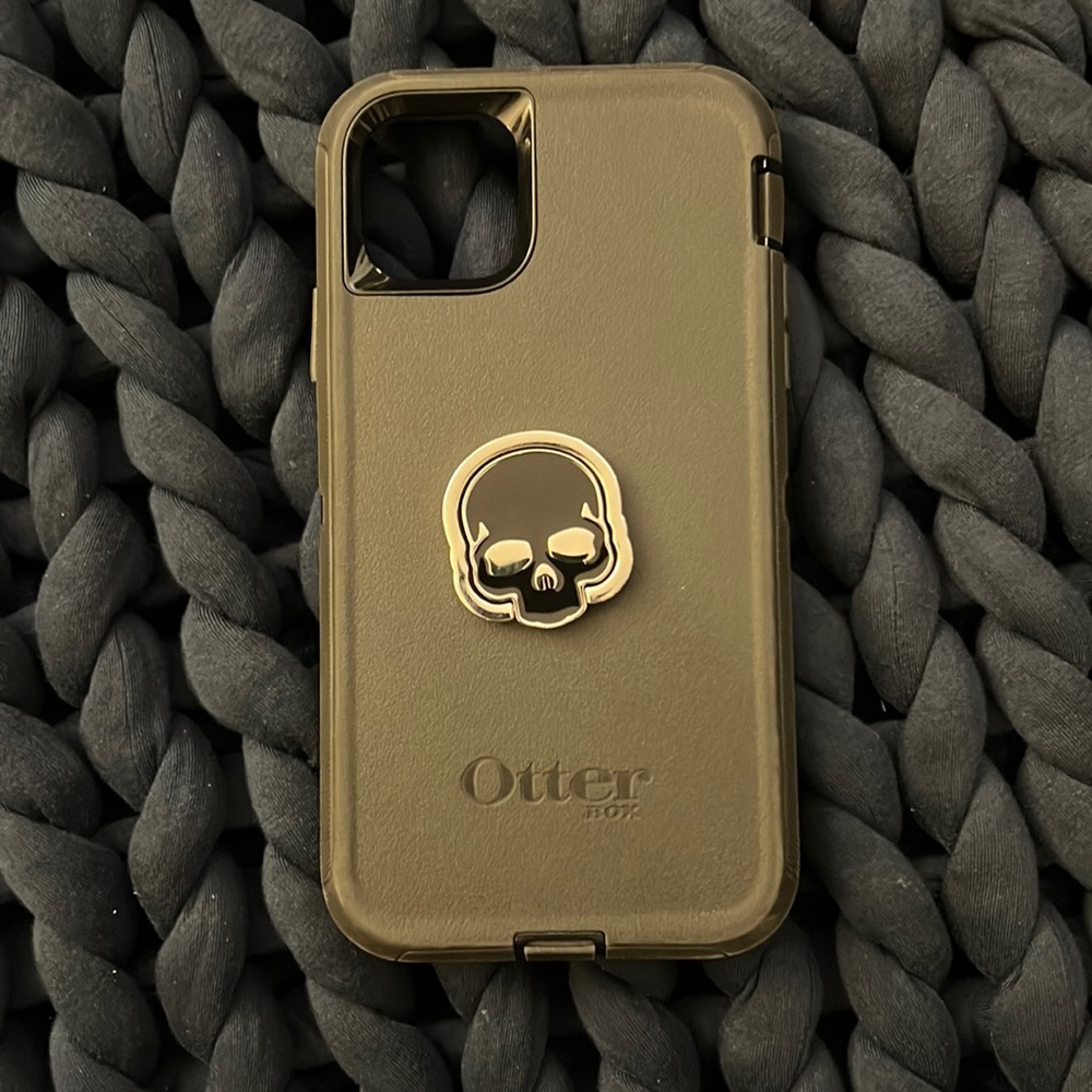 iPhone 11 Pro Max Defender Series Otterbox w/o screen protector